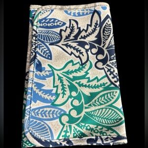 NWOT Vera Bradley Makeup Brush Holder in Santiago Pattern with Snap Closure